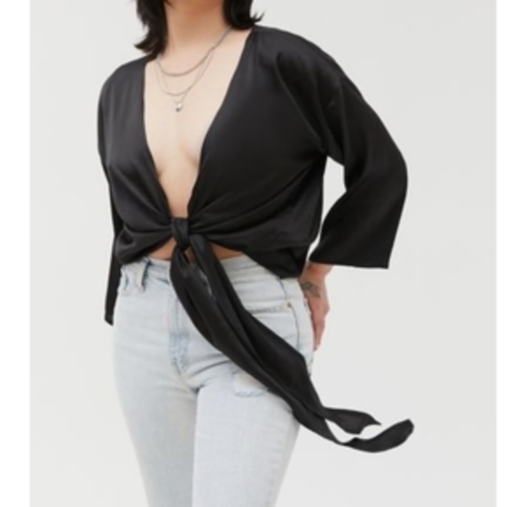 UO Nicole Satin Tie-Front Nylon Boho Top - Picture 7 of 9